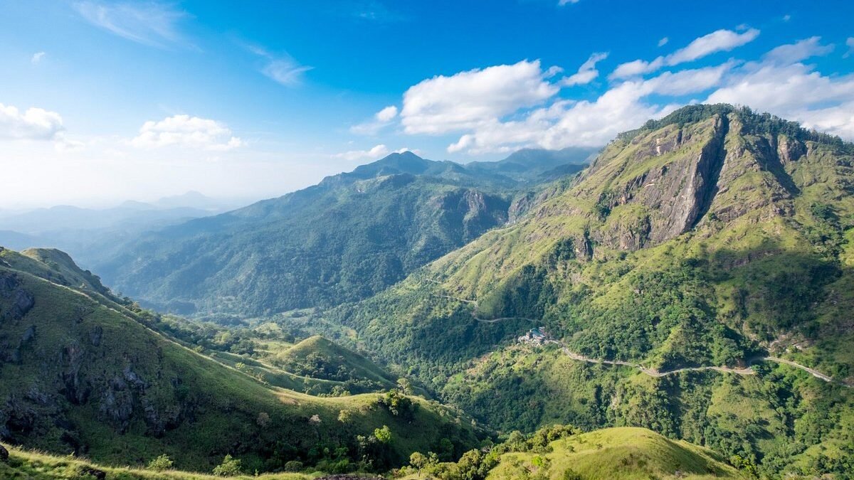 Little Adam’s Peak Hike | Lush Sri Lankan Holidays