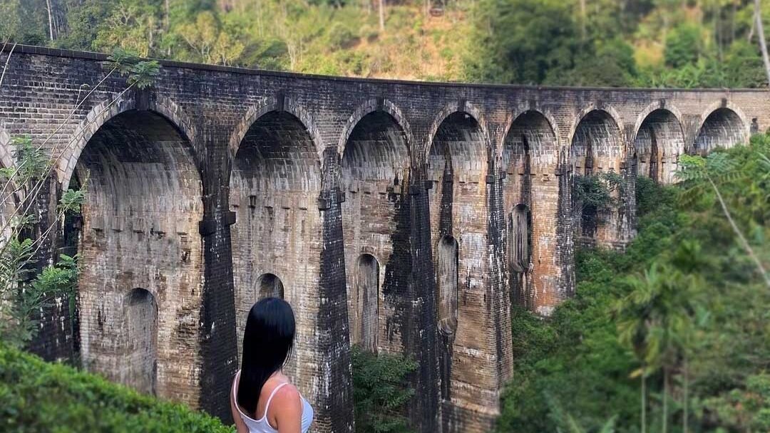 Nine-Arch-Bridge-Demodara| Lush Sri Lankan Holidays